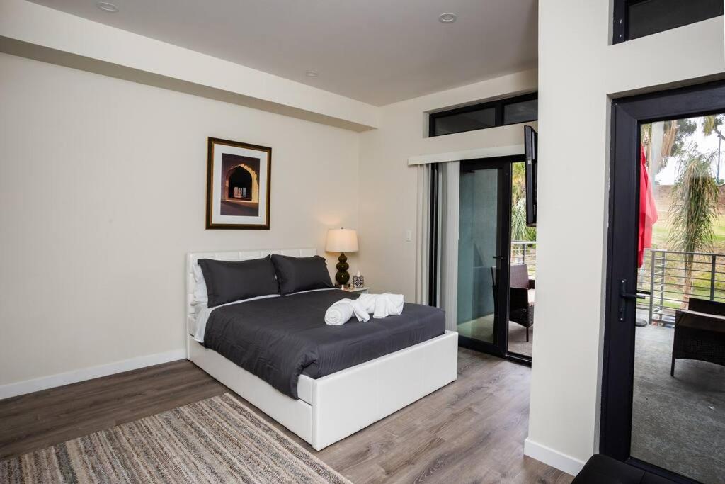Studio With Large Balcony- San Diego Gateway Exterior photo